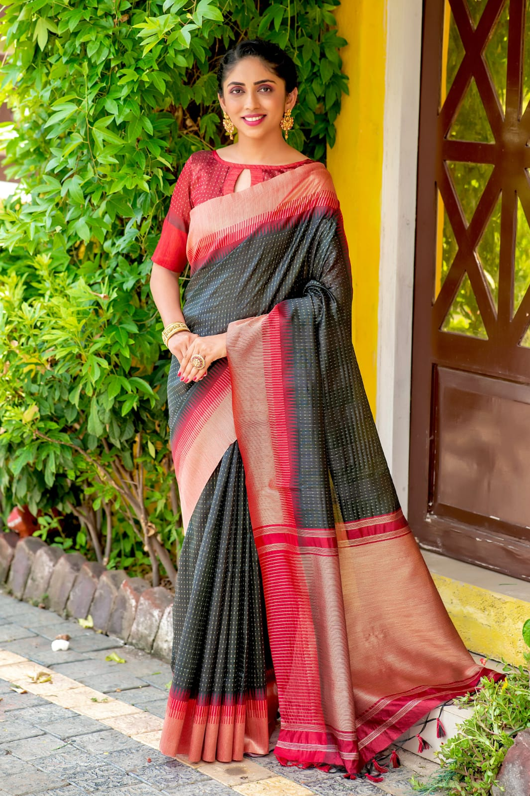 Soft Silk Woven Bomkai Temple Border Saree