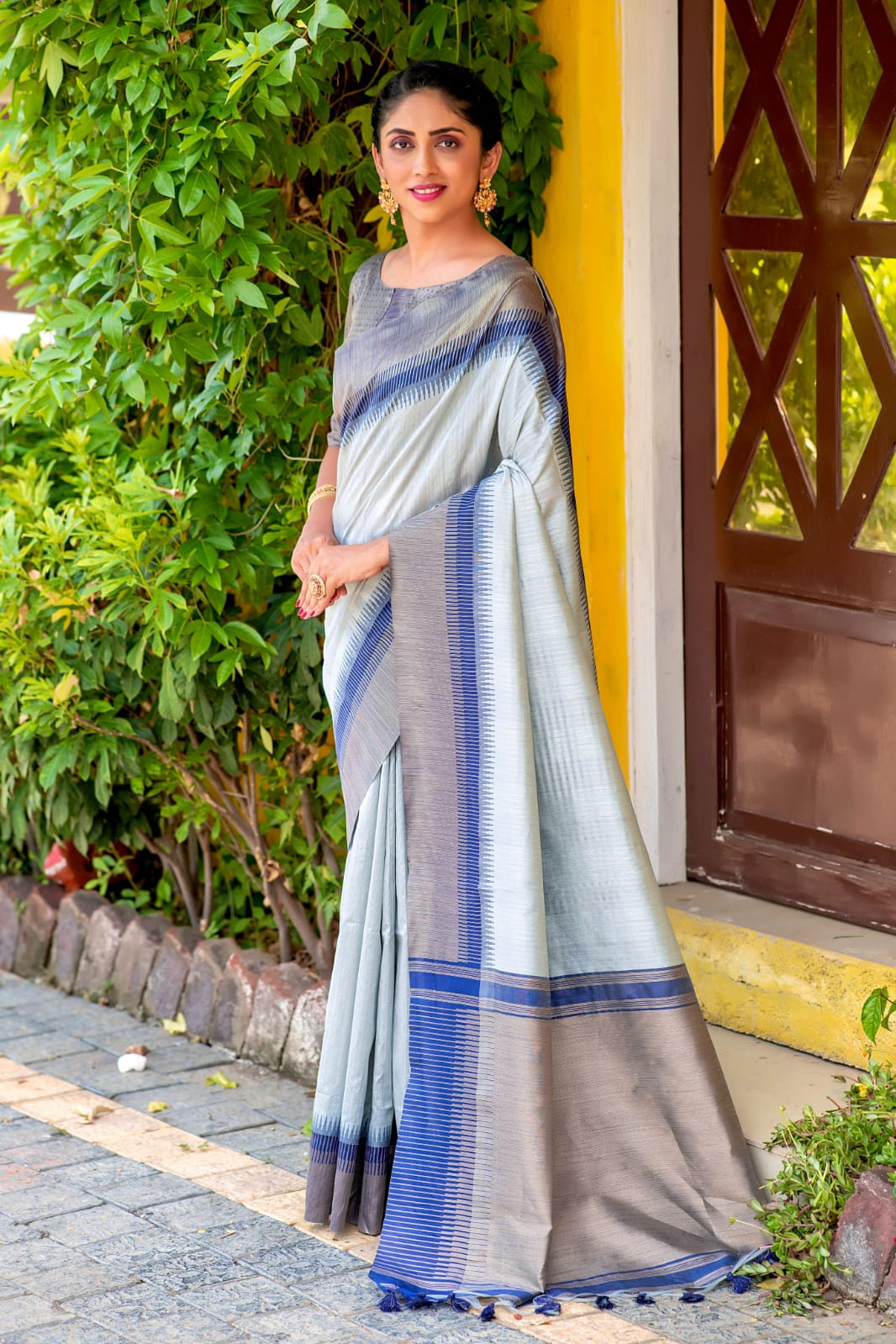 Soft Silk Woven Bomkai Temple Border Saree