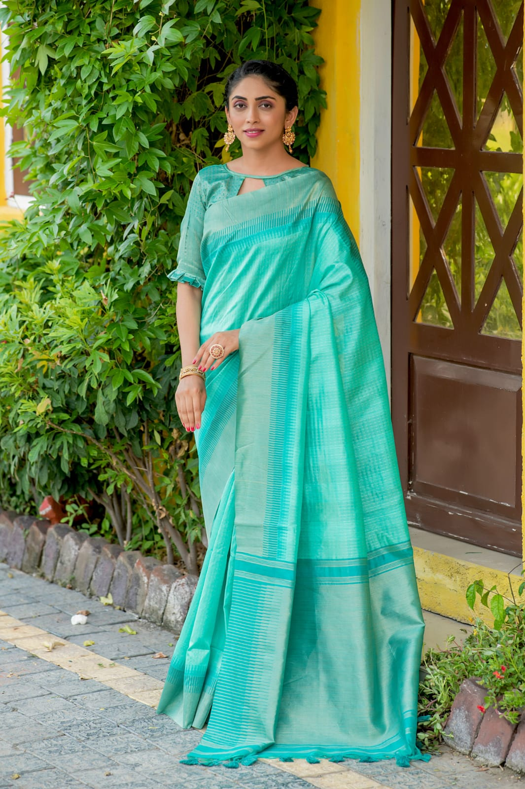 Soft Silk Woven Bomkai Temple Border Saree