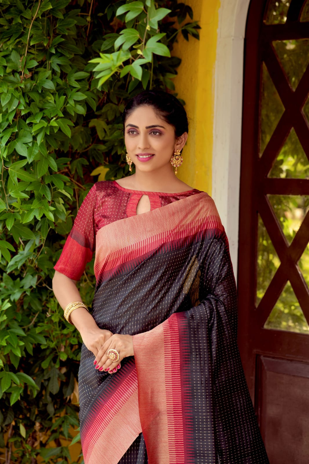 Soft Silk Woven Bomkai Temple Border Saree