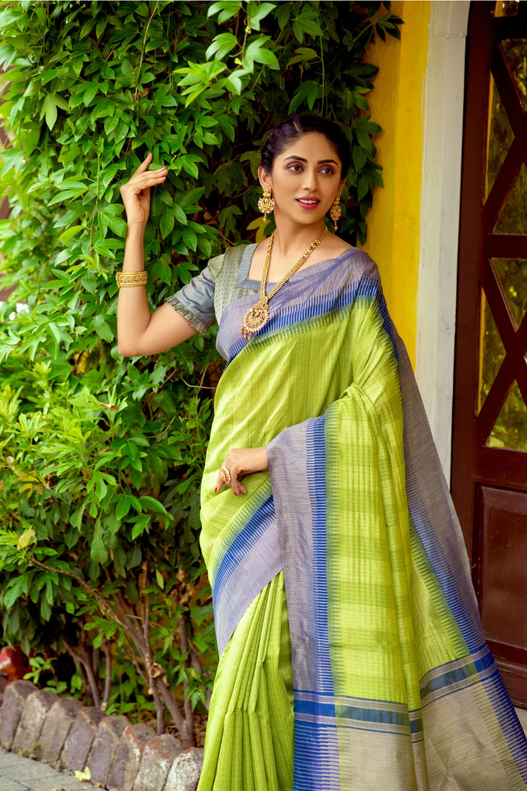 Soft Silk Woven Bomkai Temple Border Saree
