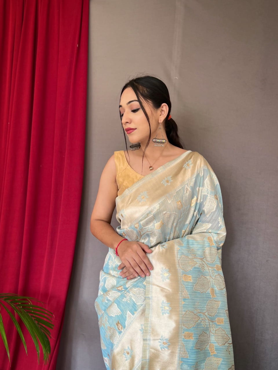 Pure Linen Slub All Over Gold And Silver Zari Weaved Saree