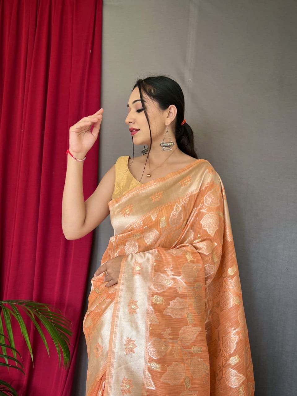 Pure Linen Slub All Over Gold And Silver Zari Weaved Saree