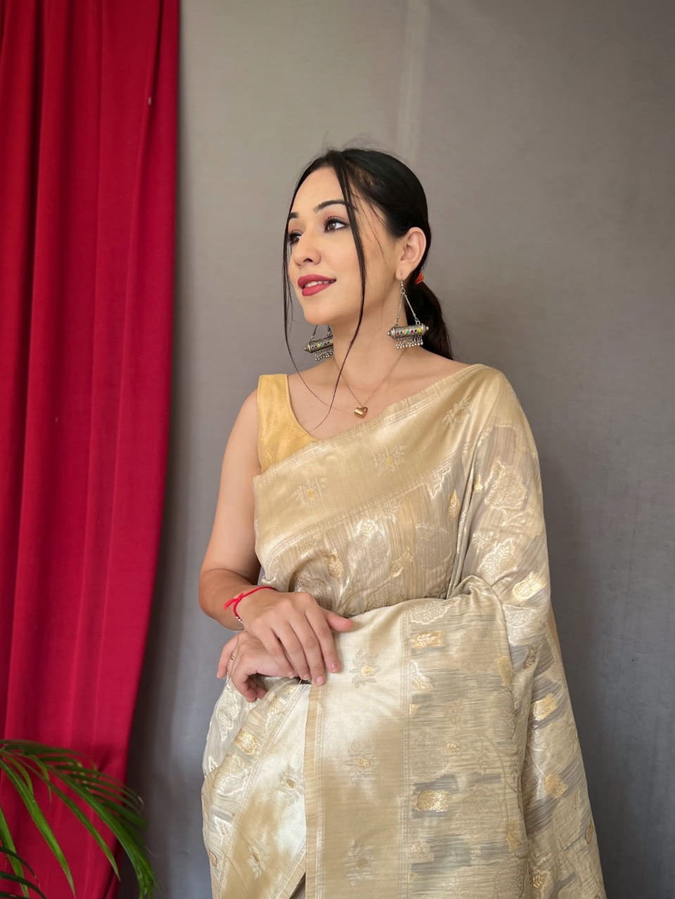 Pure Linen Slub All Over Gold And Silver Zari Weaved Saree