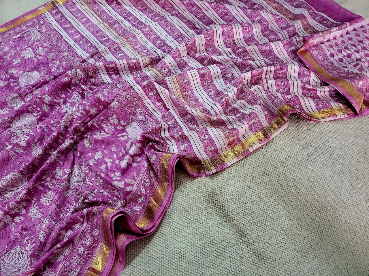 GULABI SAAZ-Maheshwari Silk Cotton Saree Handblock Prints