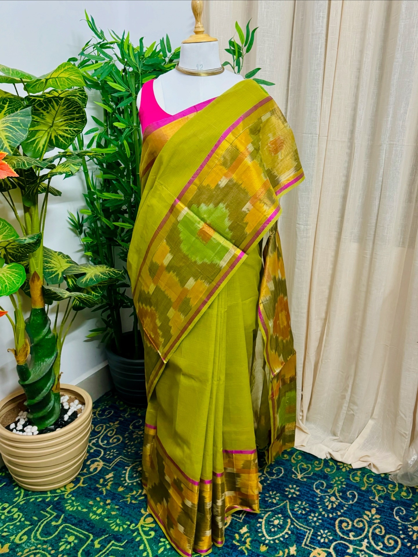 Parijat Venkatagiri Handwoven Cotton Saree in Parrot Green