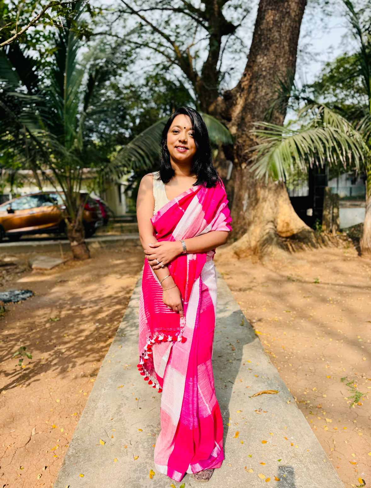 Gulal Rekha - Handwoven Pure Linen Saree