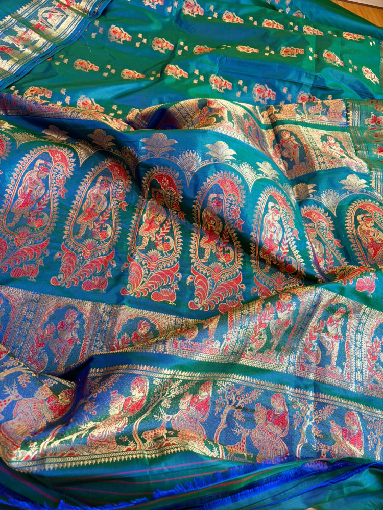 Image of Exquisite Handwoven Pure Silk Swarnachari saree - Jade Green