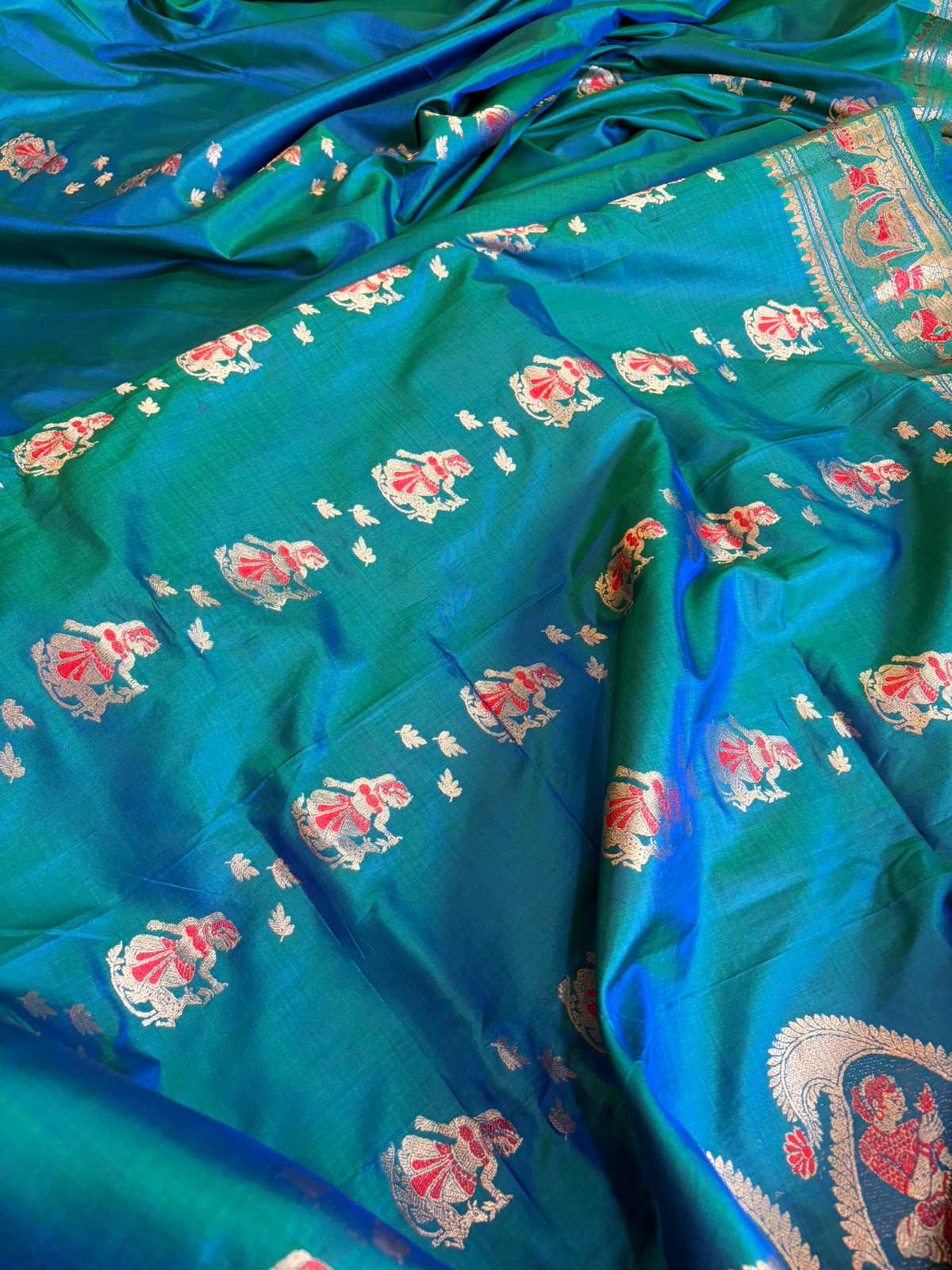 Exquisite Handwoven Pure Silk Swarnachari saree - Jade Green