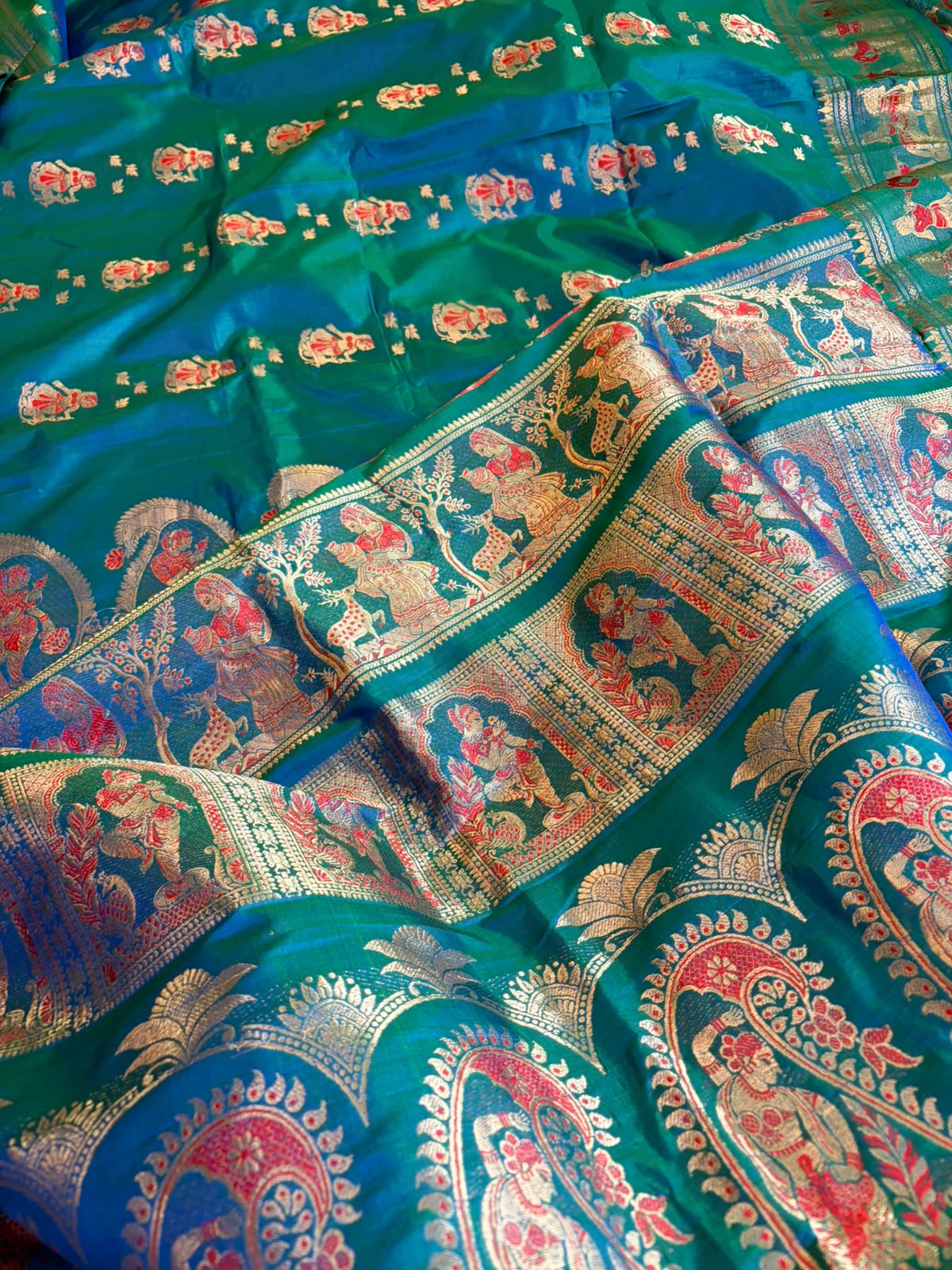 Exquisite Handwoven Pure Silk Swarnachari saree - Jade Green