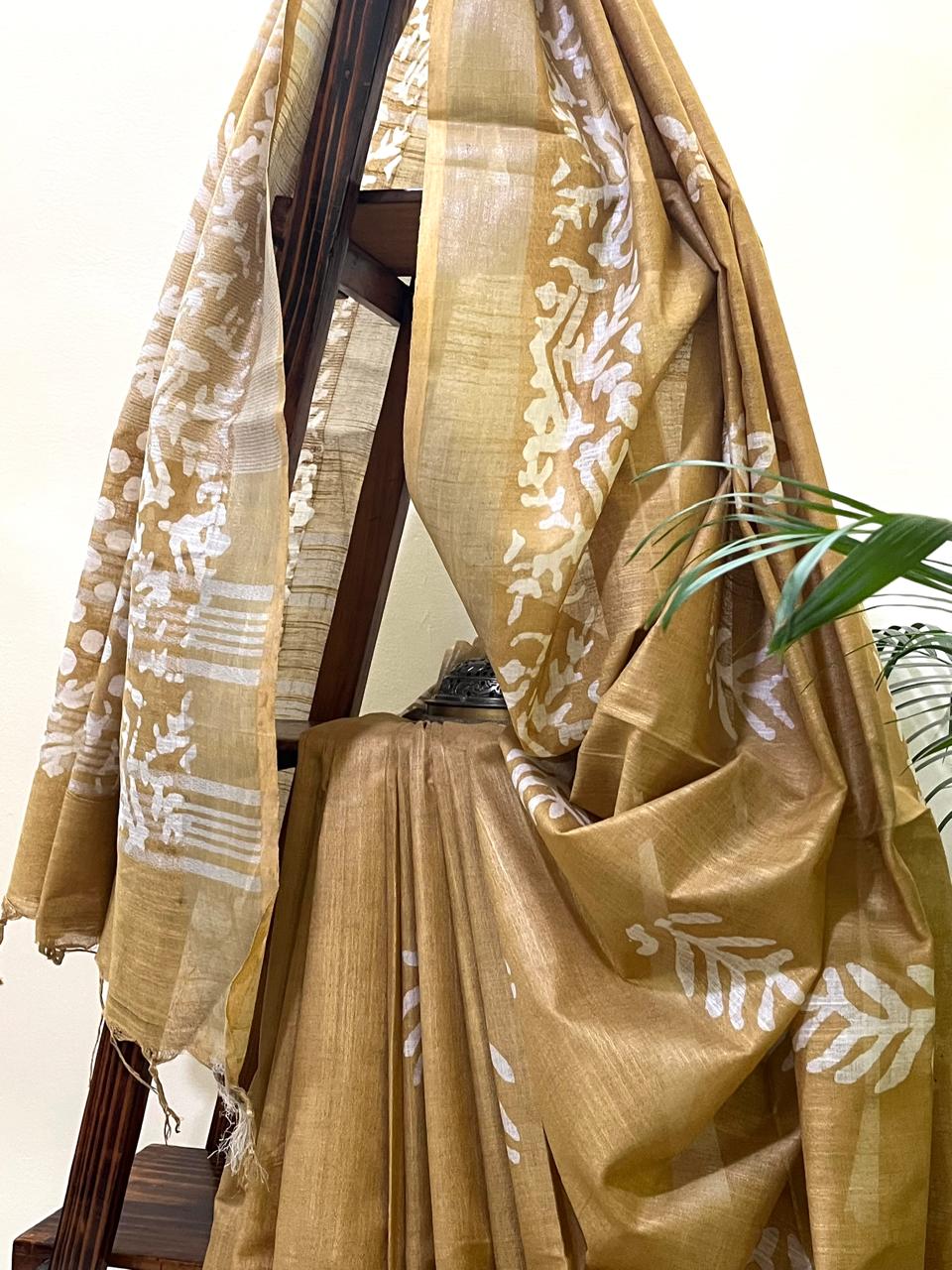 Pure Cotton Wax Batik Saree with zari border - Fawn