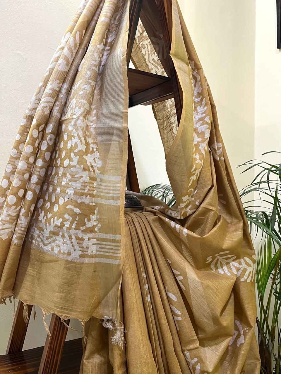 Pure Cotton Wax Batik Saree with zari border - Fawn