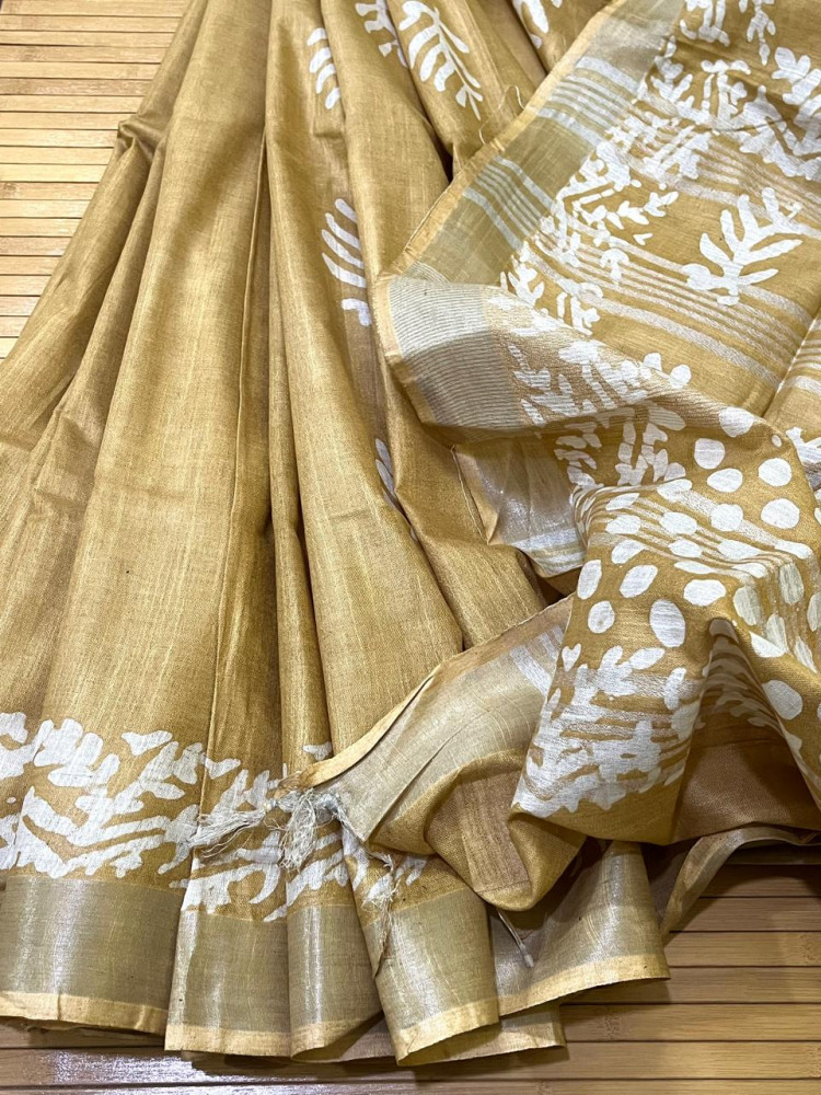 Image of Pure Cotton Wax Batik Saree with zari border - Fawn