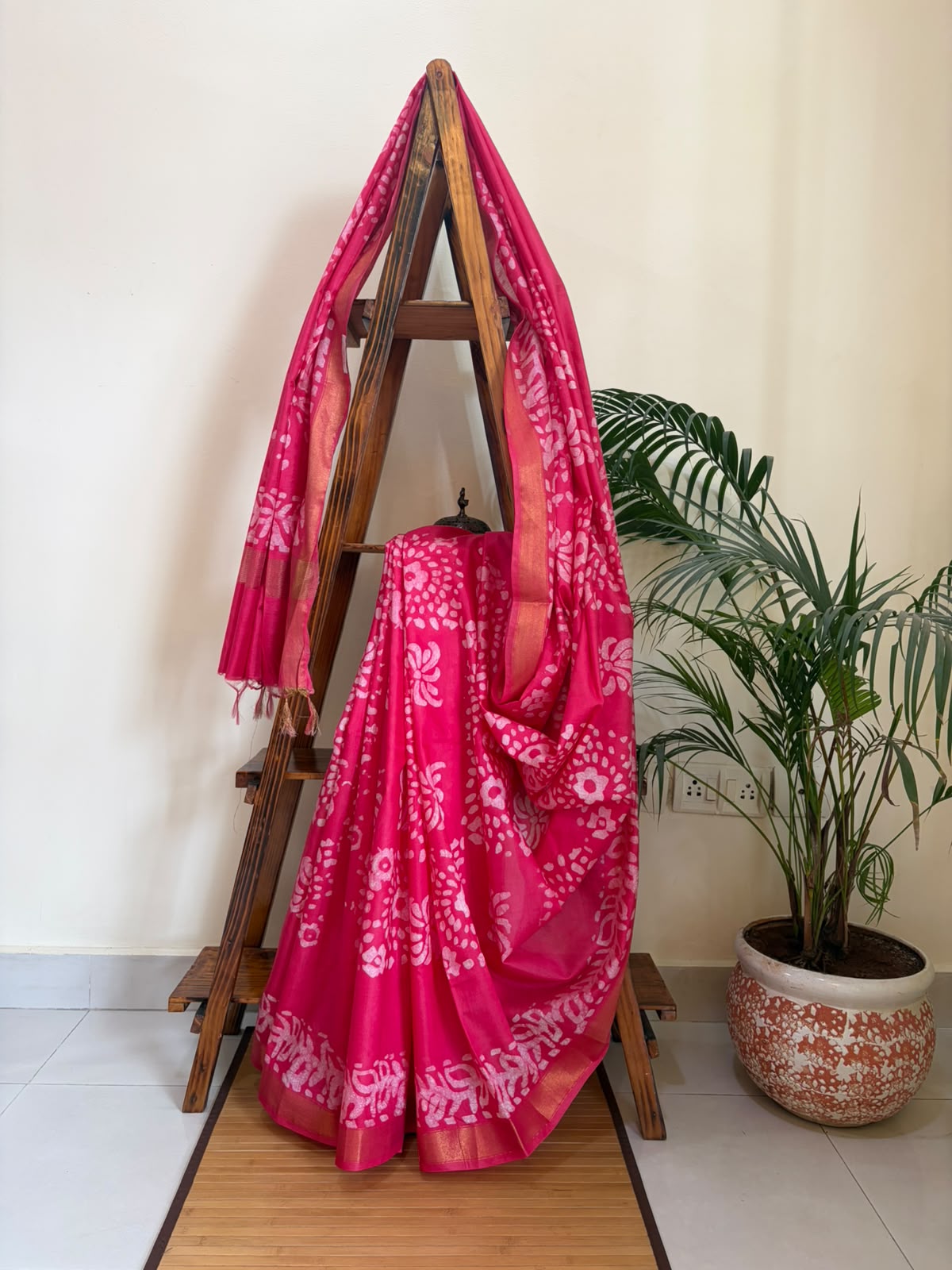 Pure Cotton Wax Batik Saree with zari border - Pink