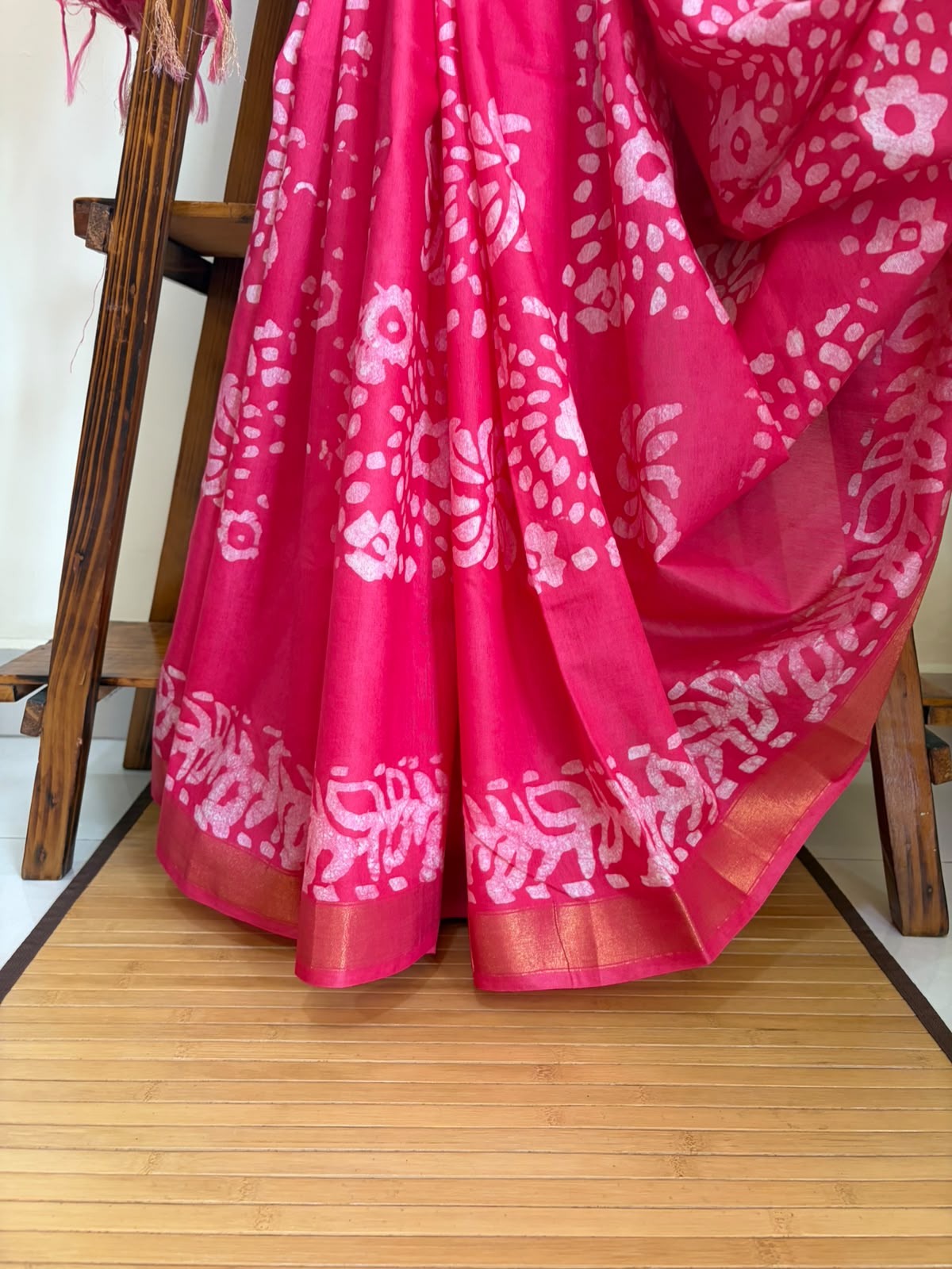 Pure Cotton Wax Batik Saree with zari border - Pink