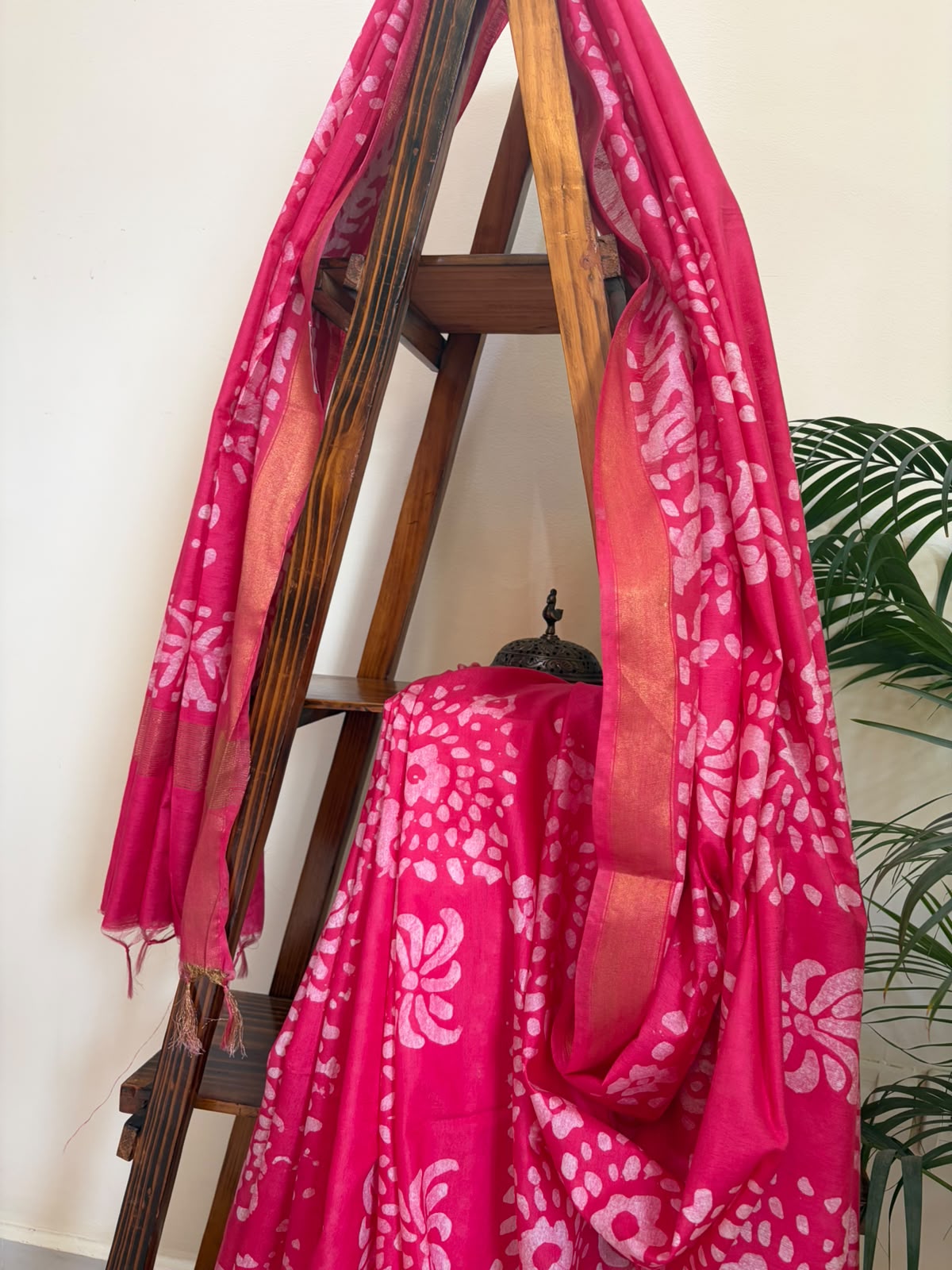 Pure Cotton Wax Batik Saree with zari border - Pink