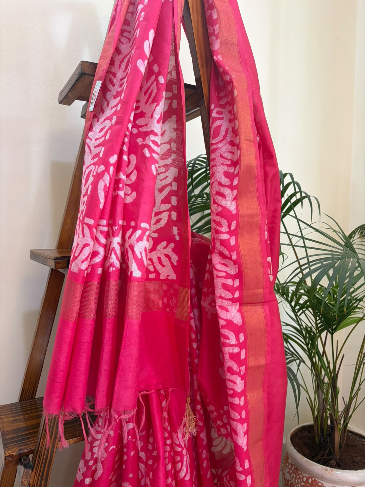 Pure Cotton Wax Batik Saree with zari border - Pink