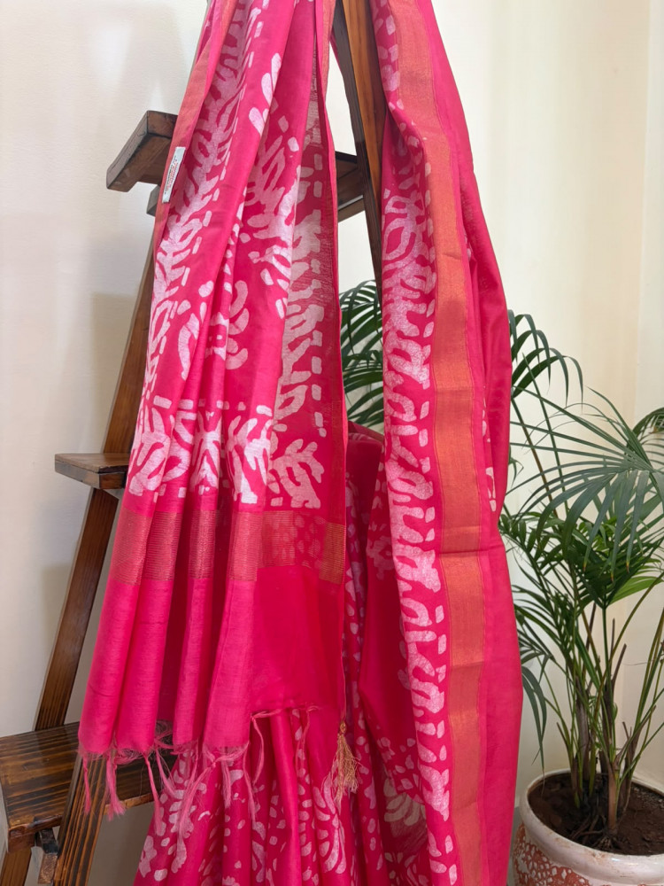 Image of Pure Cotton Wax Batik Saree with zari border - Pink