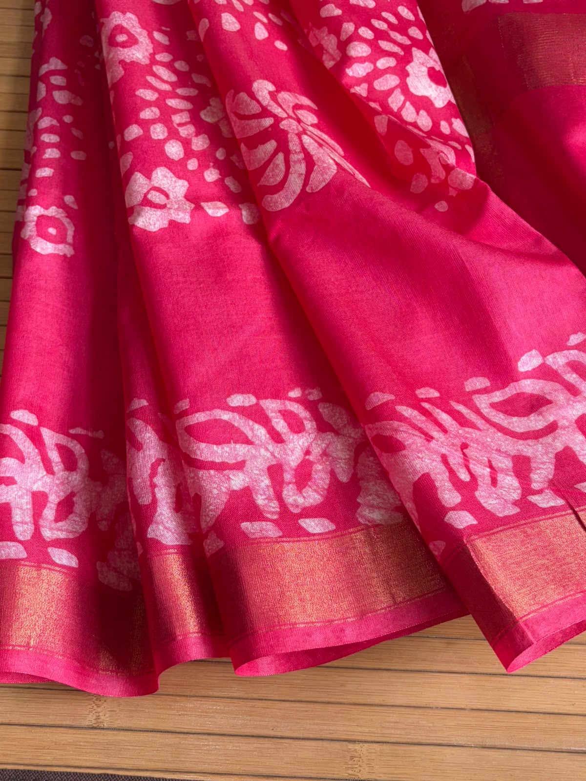 Pure Cotton Wax Batik Saree with zari border - Pink
