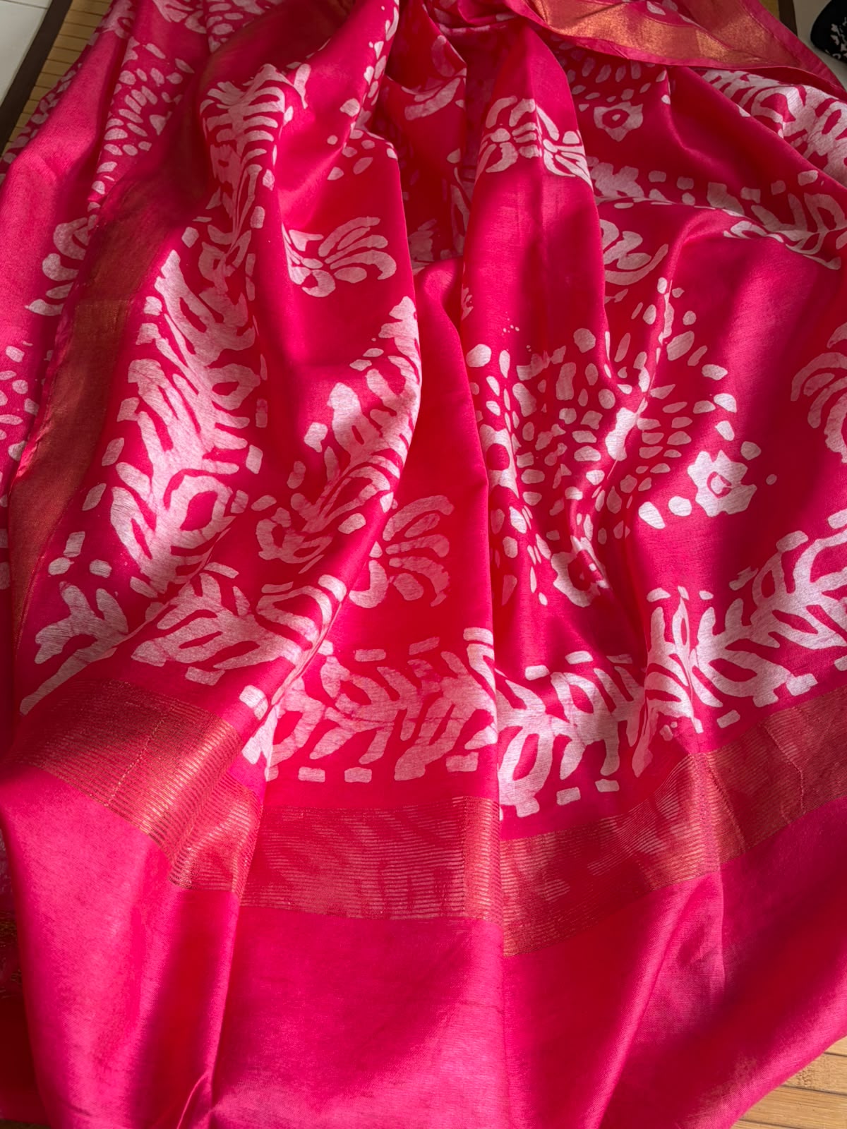Pure Cotton Wax Batik Saree with zari border - Pink