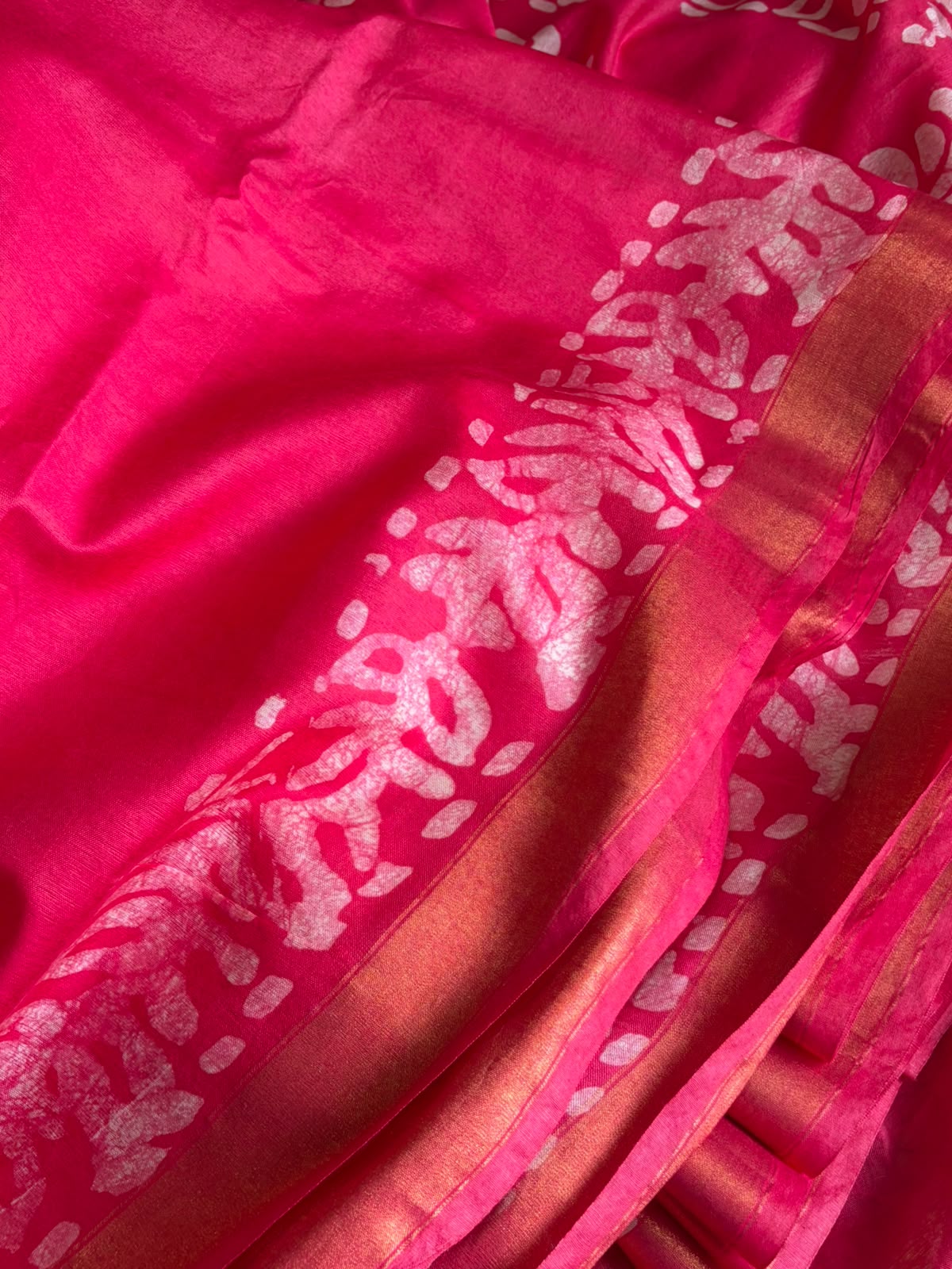 Pure Cotton Wax Batik Saree with zari border - Pink