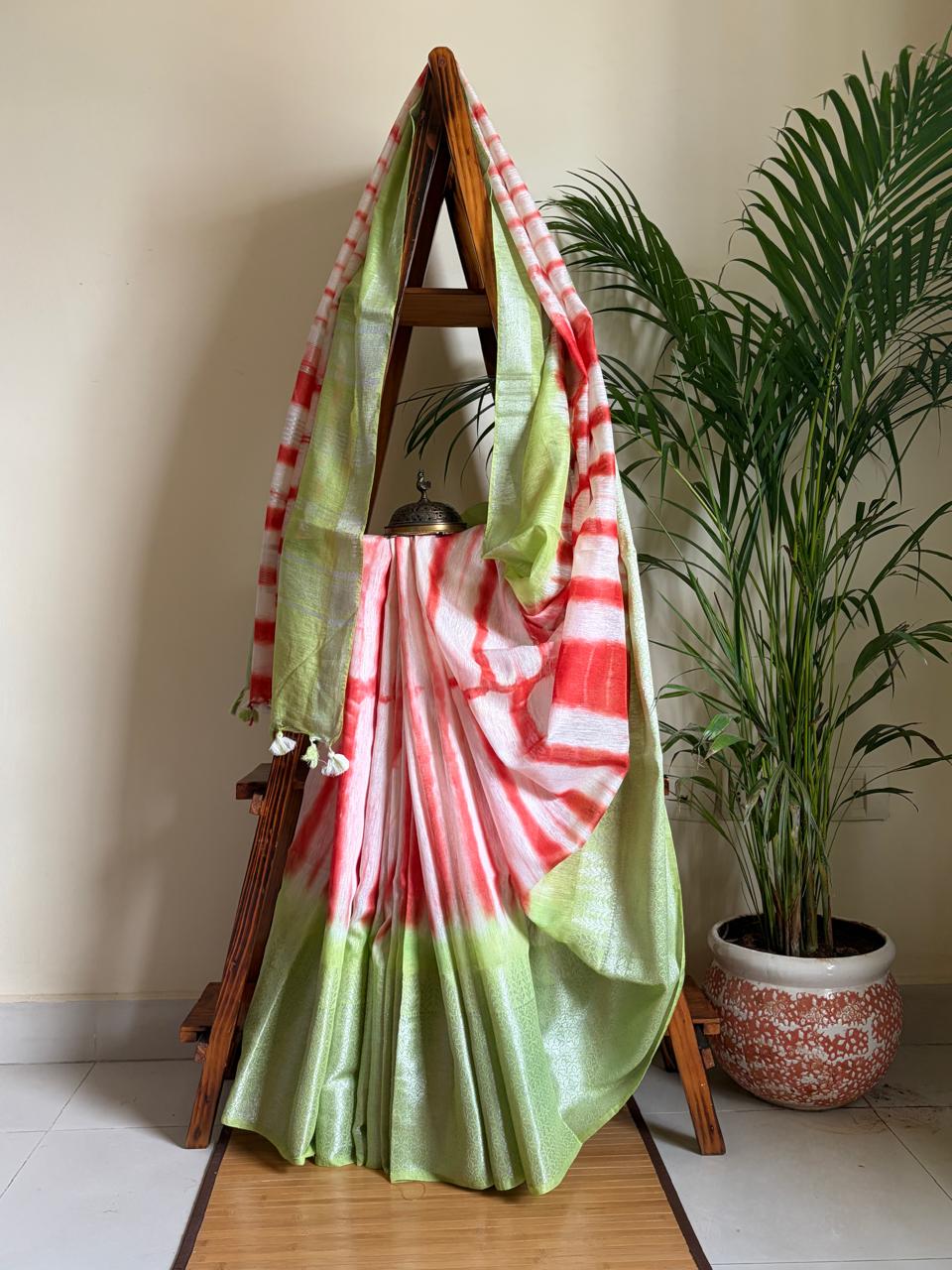 Beautiful handloom festive linen saree with intricate zari border - Red Green and White
