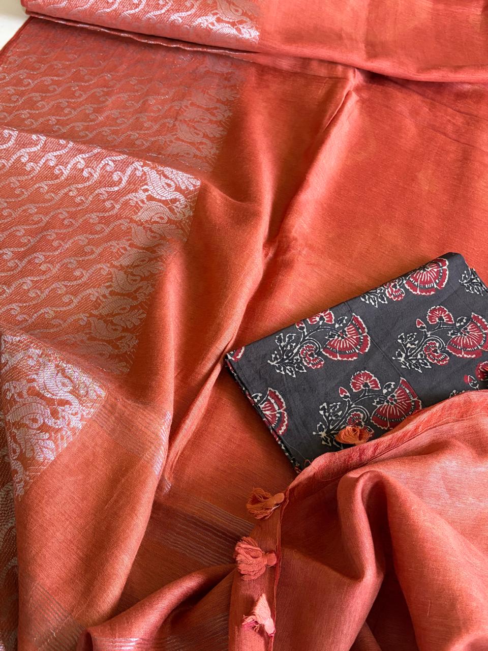 Beautiful handloom festive linen saree with intricate zari border - Rust Red