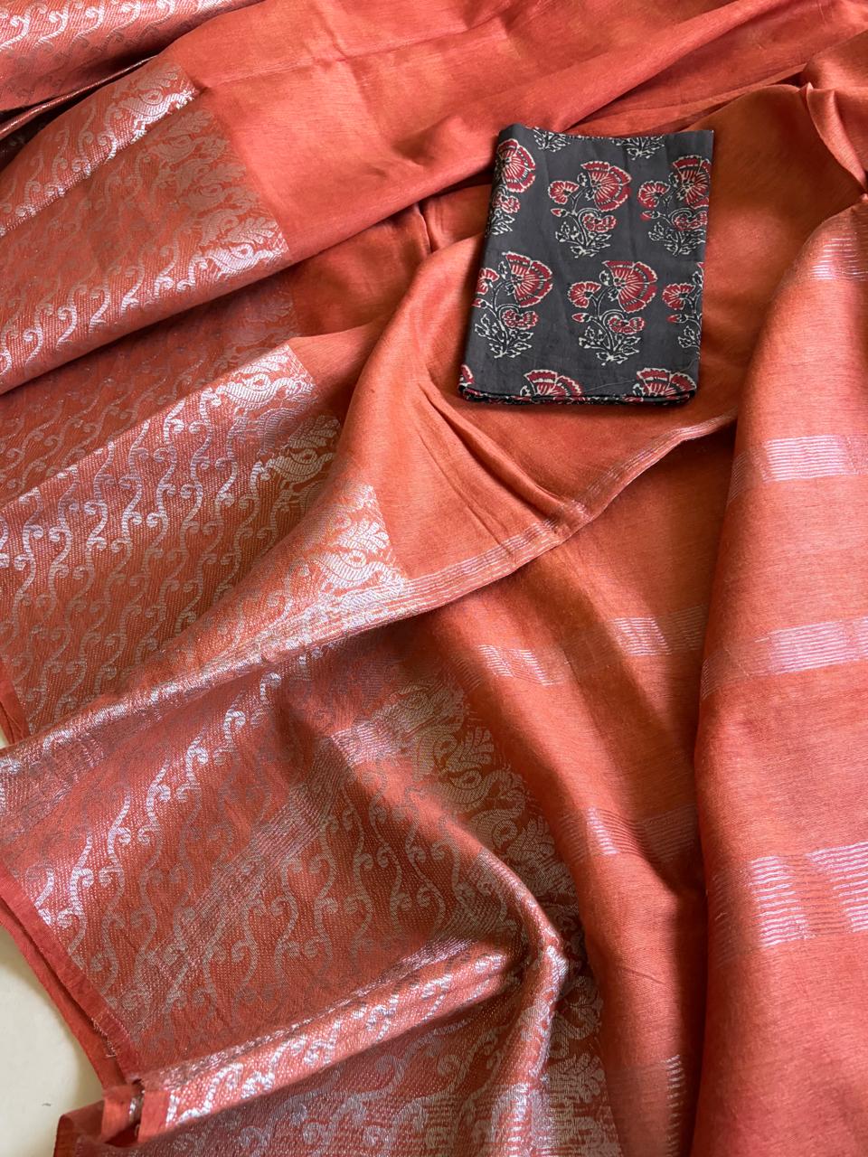 Beautiful handloom festive linen saree with intricate zari border - Rust Red