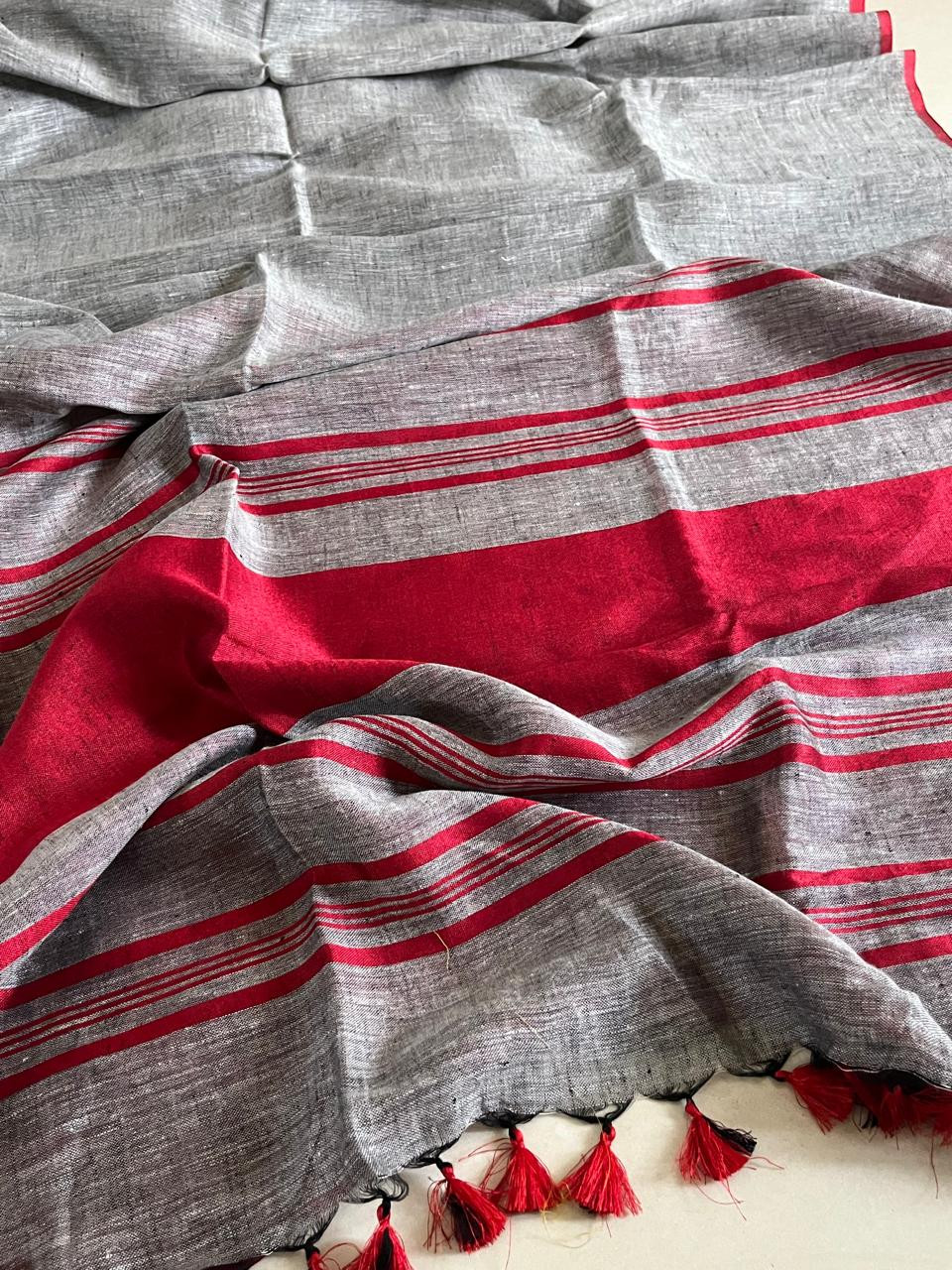 Beautiful handloom Linen Saree - Grey