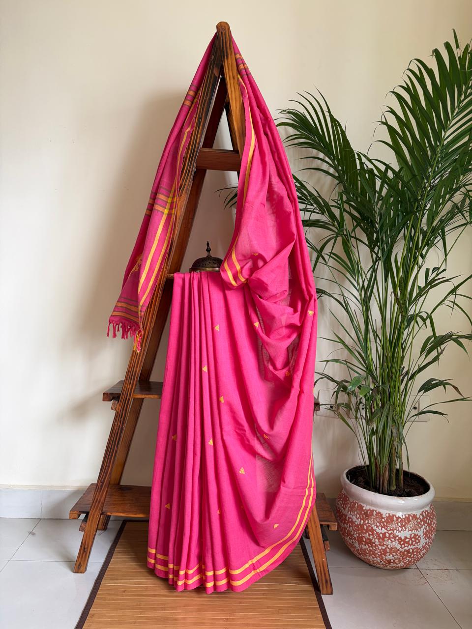 100 Pure Cotton Handloom Saree with woven buttis - Pink