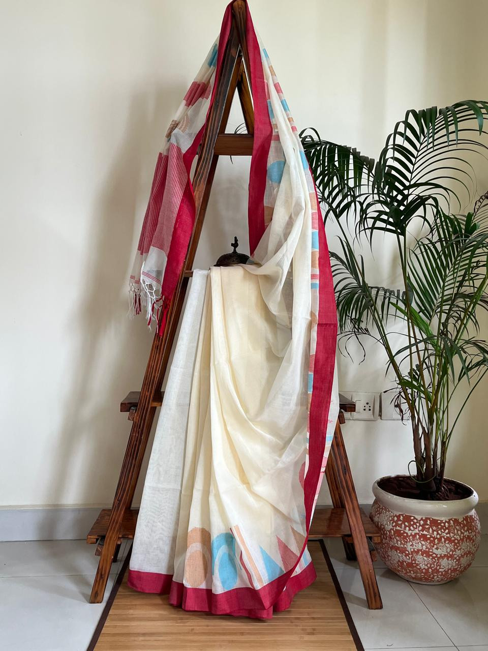 Beautiful Pure Bengal Cotton Saree with Handloom Saree - White