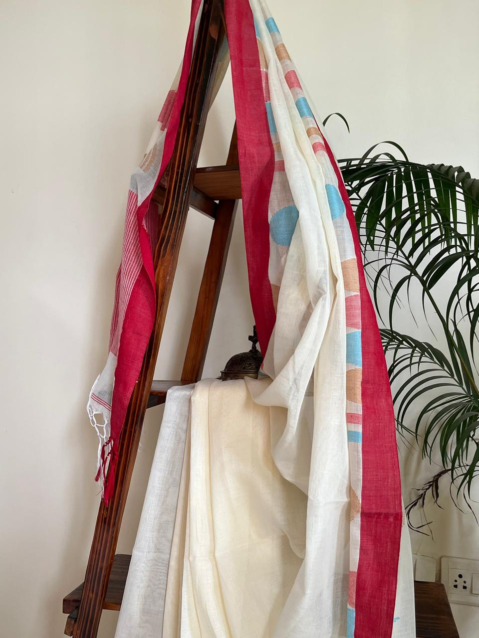 Beautiful Pure Bengal Cotton Saree with Handloom Saree - White