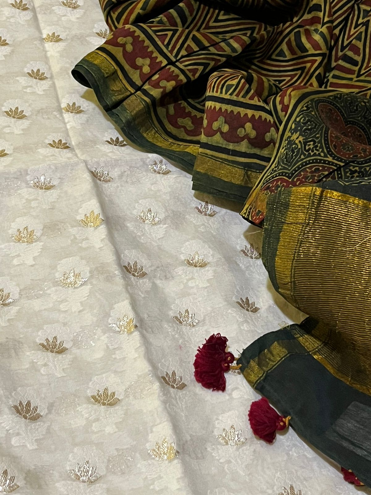 Chanderi Handwoven Banarasi Kurta With Buttis With Chanderi Handblock Ajrakh Dupatta- Off White With Green