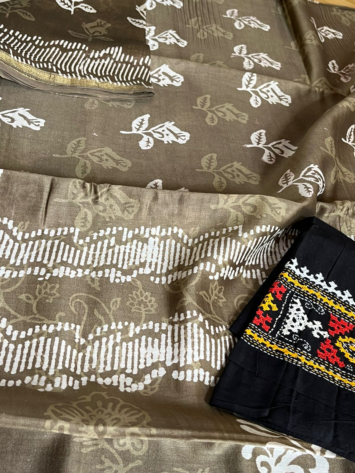 Chanderi Cotton Silk Dabu Hand Block Print Saree - Fossil Grey