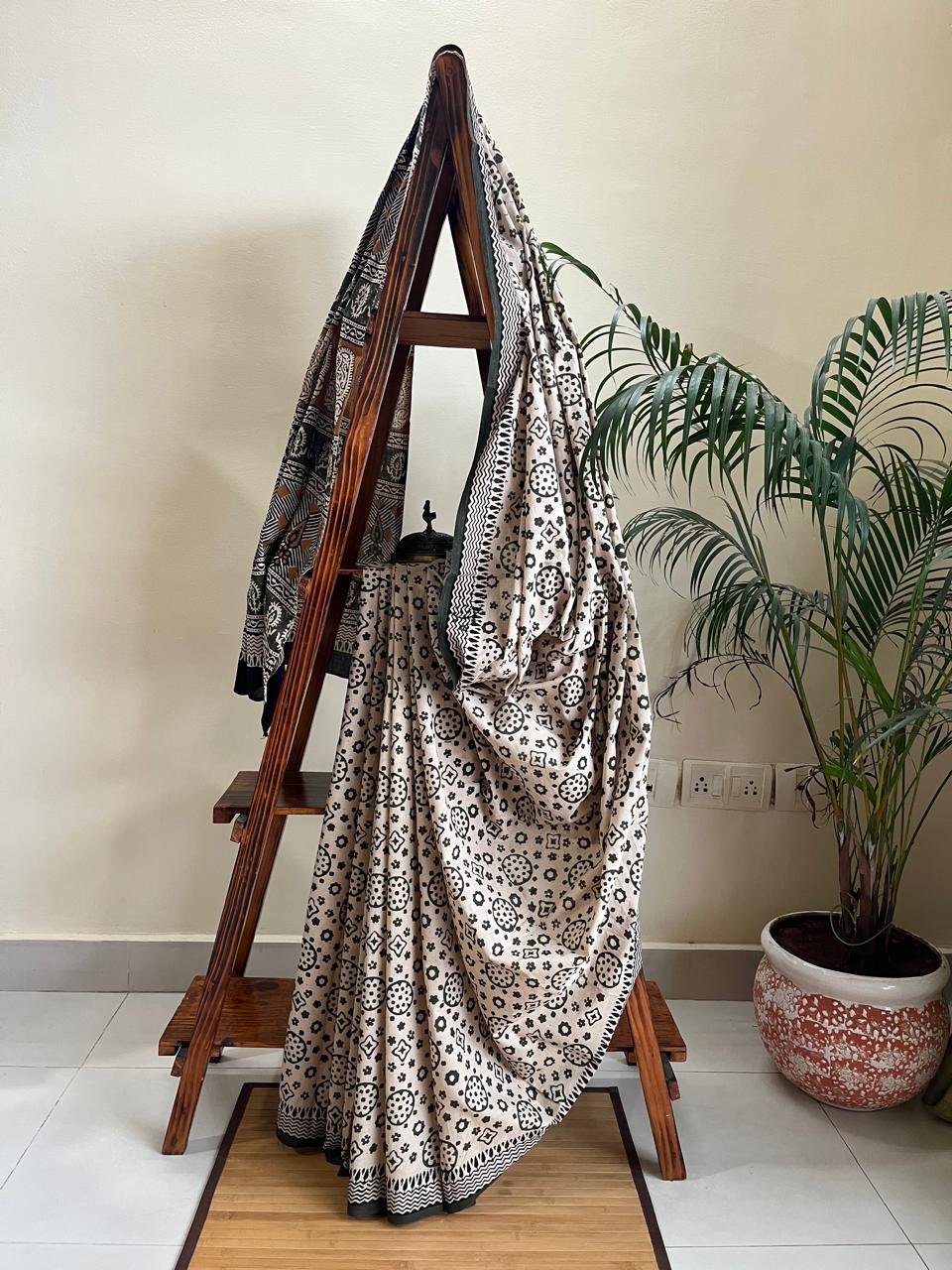 Pure Mul cotton sarees with handblock print - Off White with multicolour