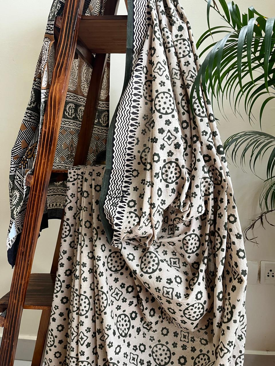 Pure Mul cotton sarees with handblock print - Off White with multicolour