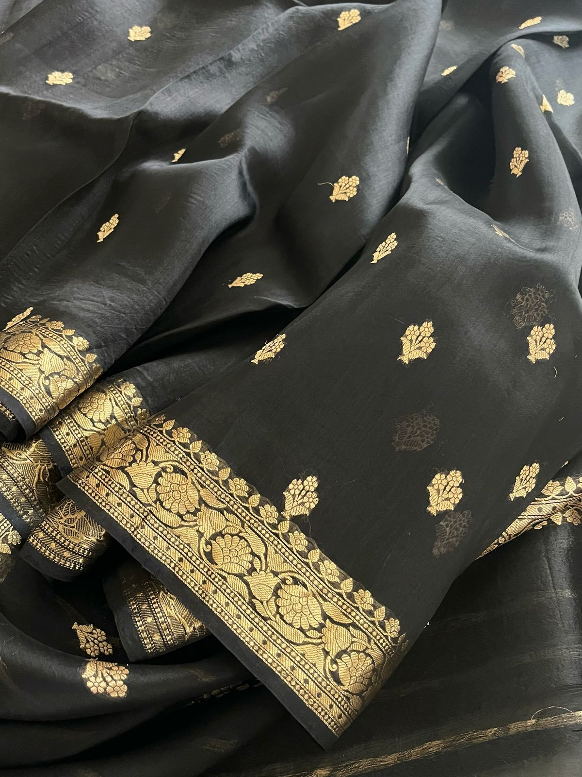 Kora Banarasi Pure Organza Handwoven Silk Saree with Kadwa Buttis - Black