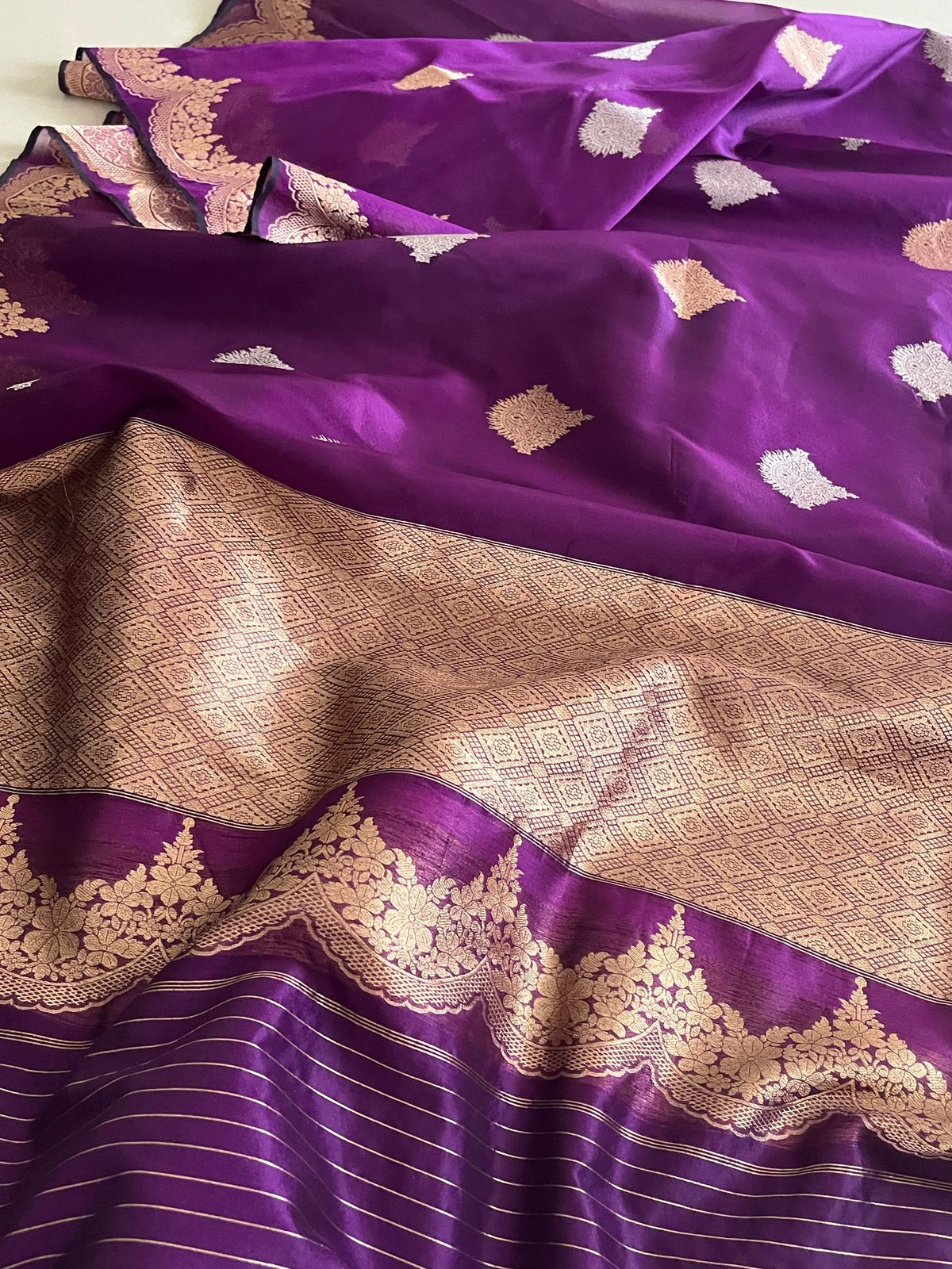 Kora Banarasi Pure Organza Handwoven Silk Saree with Kadwa Sona Roopa Buttis - Amethyst