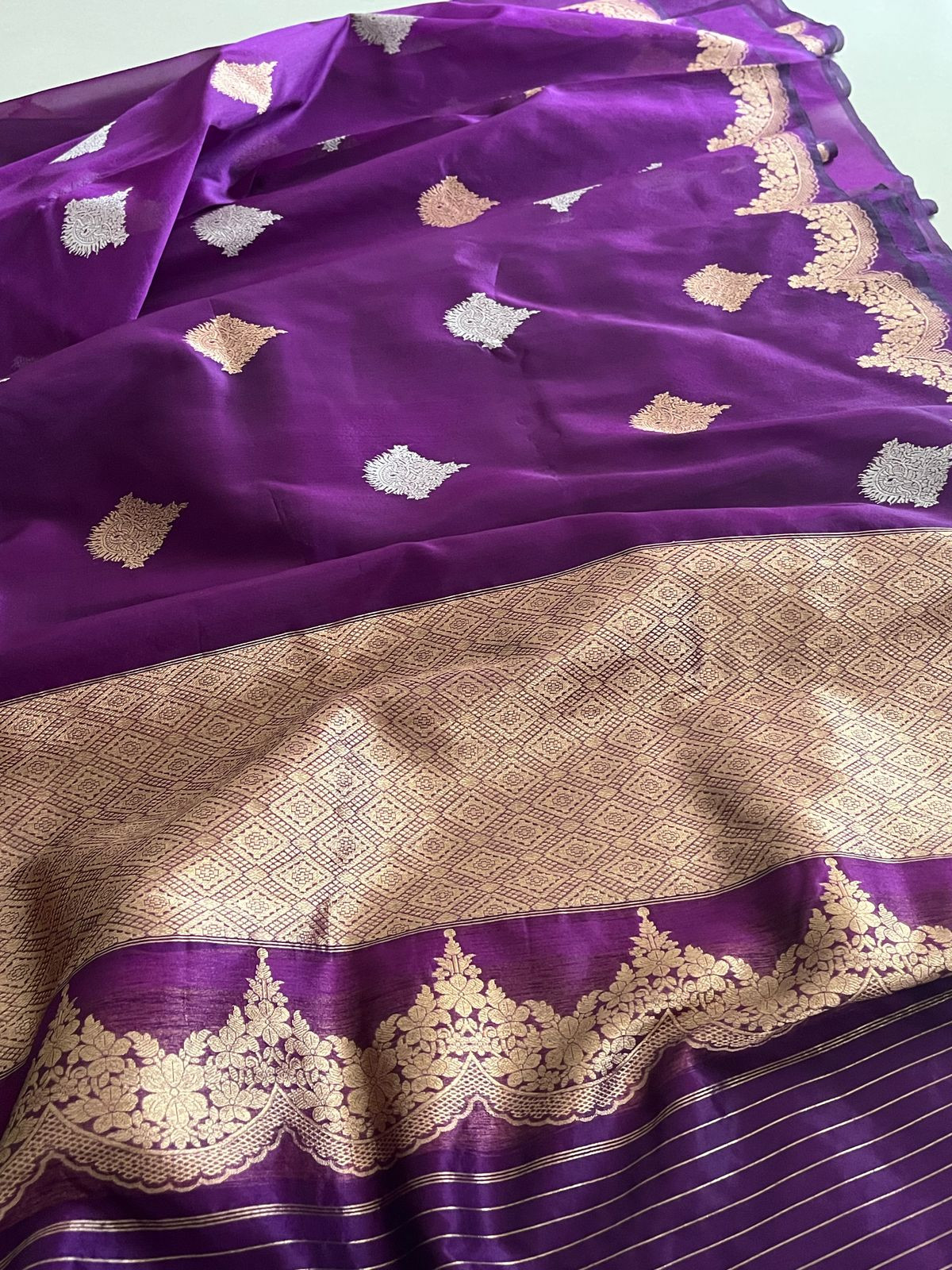 Kora Banarasi Pure Organza Handwoven Silk Saree with Kadwa Sona Roopa Buttis - Amethyst