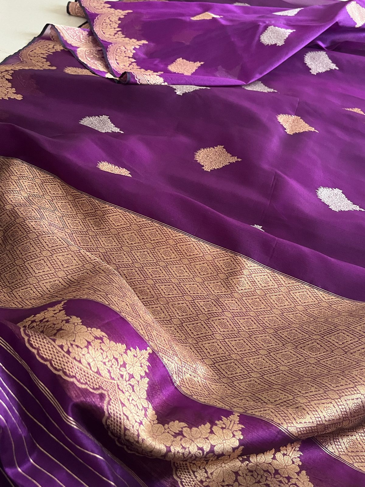 Kora Banarasi Pure Organza Handwoven Silk Saree with Kadwa Sona Roopa Buttis - Amethyst