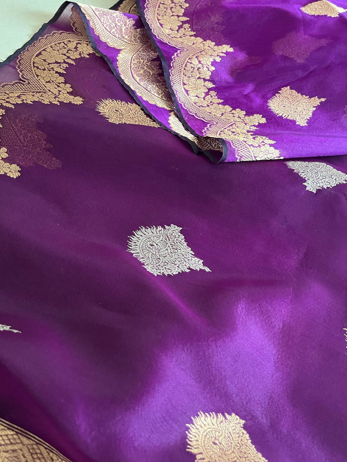 Kora Banarasi Pure Organza Handwoven Silk Saree with Kadwa Sona Roopa Buttis - Amethyst