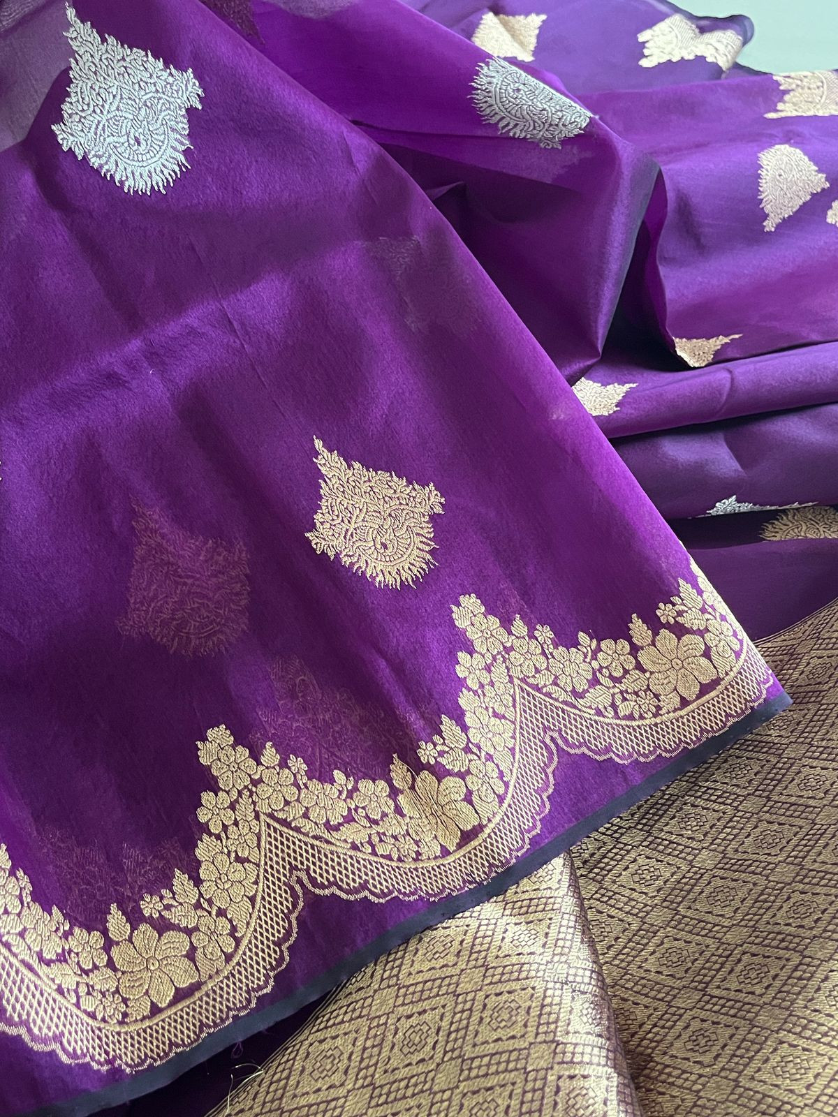 Kora Banarasi Pure Organza Handwoven Silk Saree with Kadwa Sona Roopa Buttis - Amethyst
