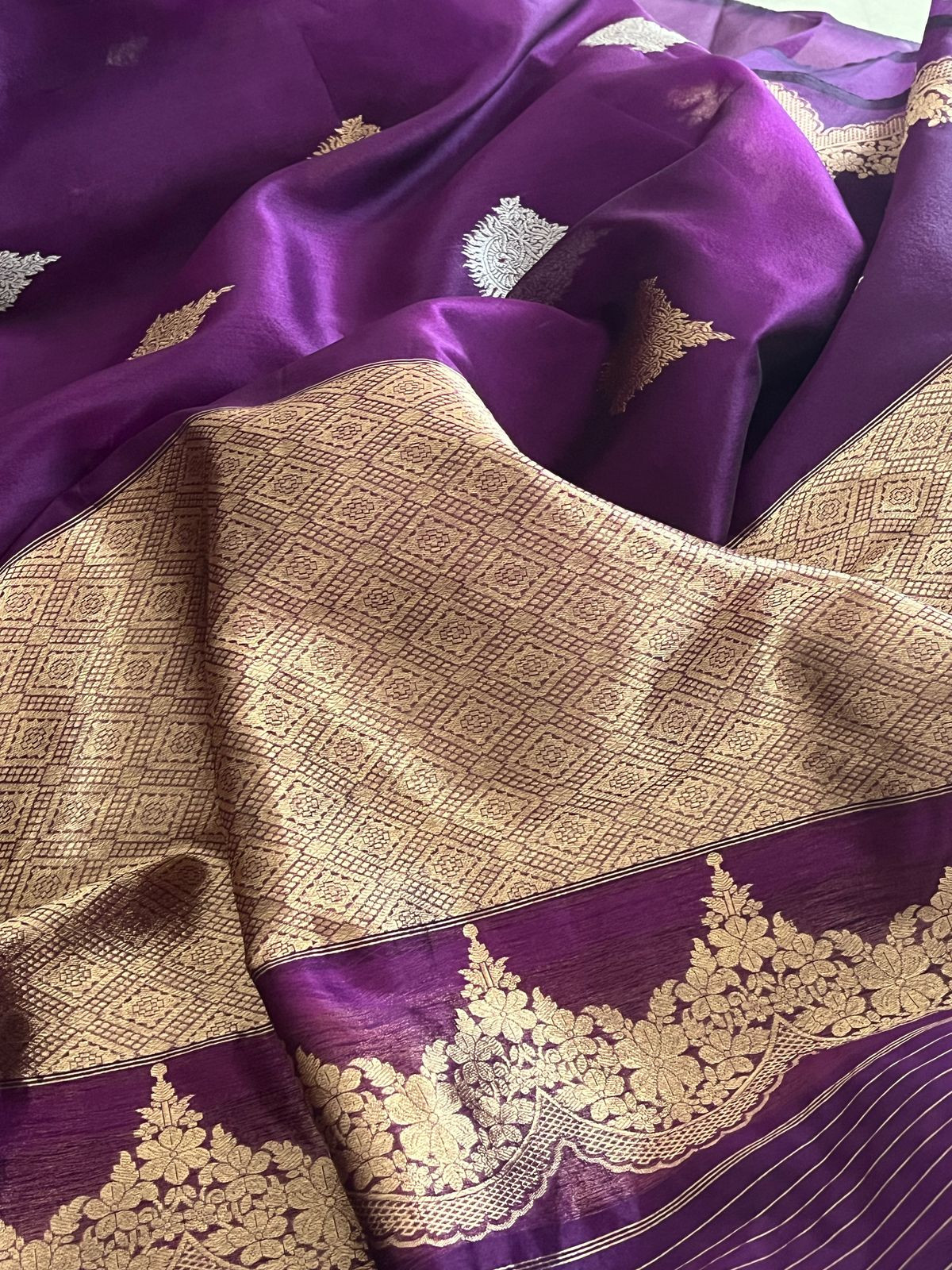 Kora Banarasi Pure Organza Handwoven Silk Saree with Kadwa Sona Roopa Buttis - Amethyst