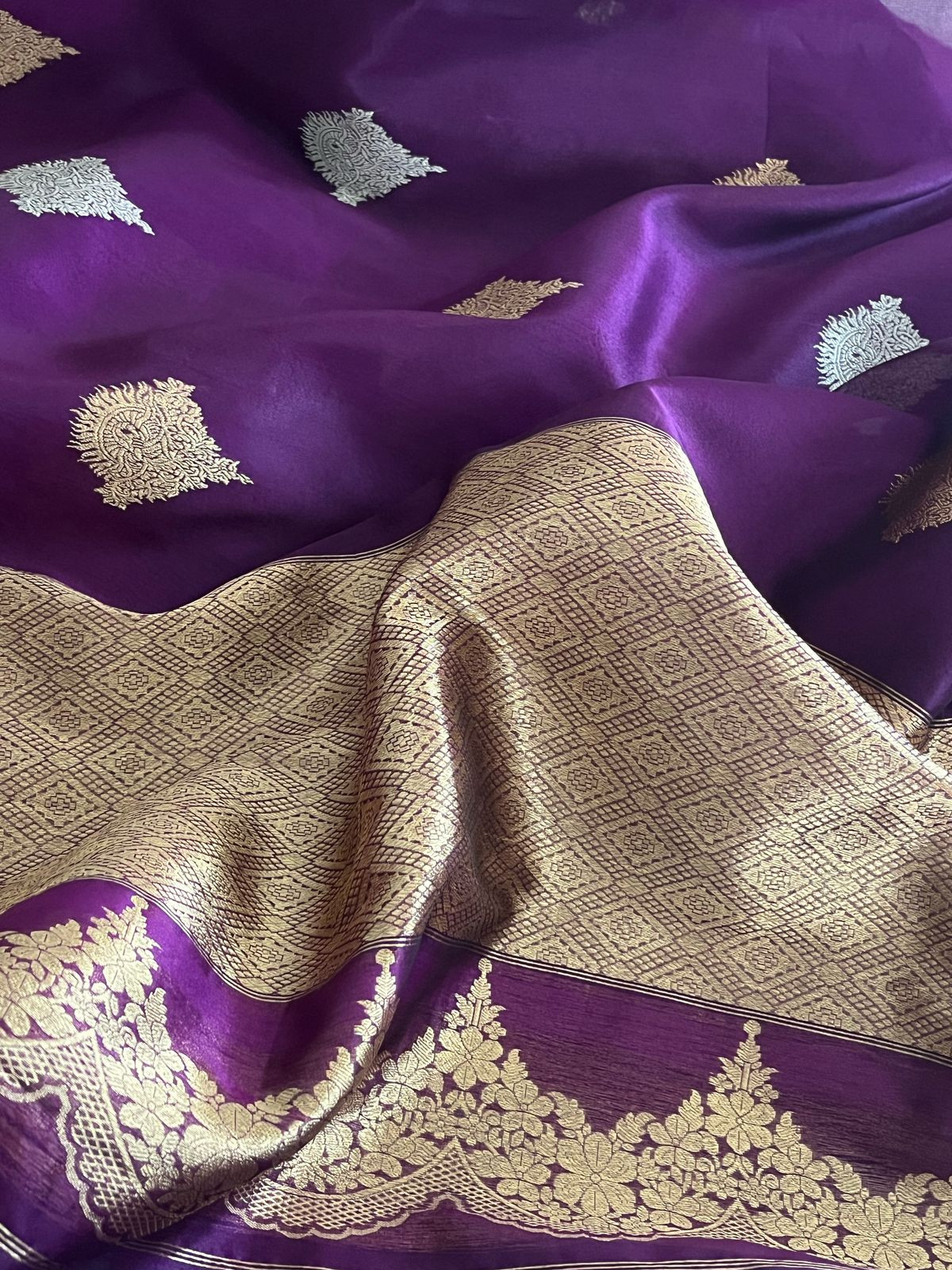 Kora Banarasi Pure Organza Handwoven Silk Saree with Kadwa Sona Roopa Buttis - Amethyst