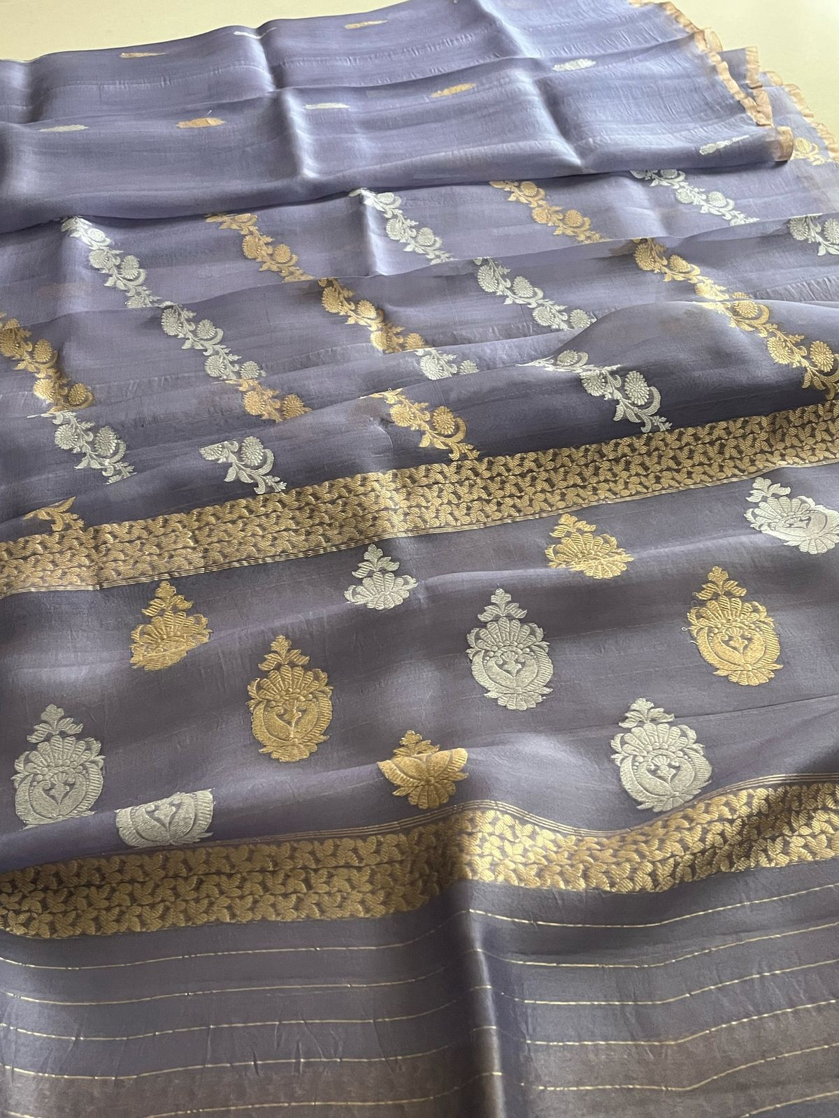 Kora Banarasi Pure Organza Handwoven Silk Saree with Sona Roopa Kadwa Buttis - Periwinkle