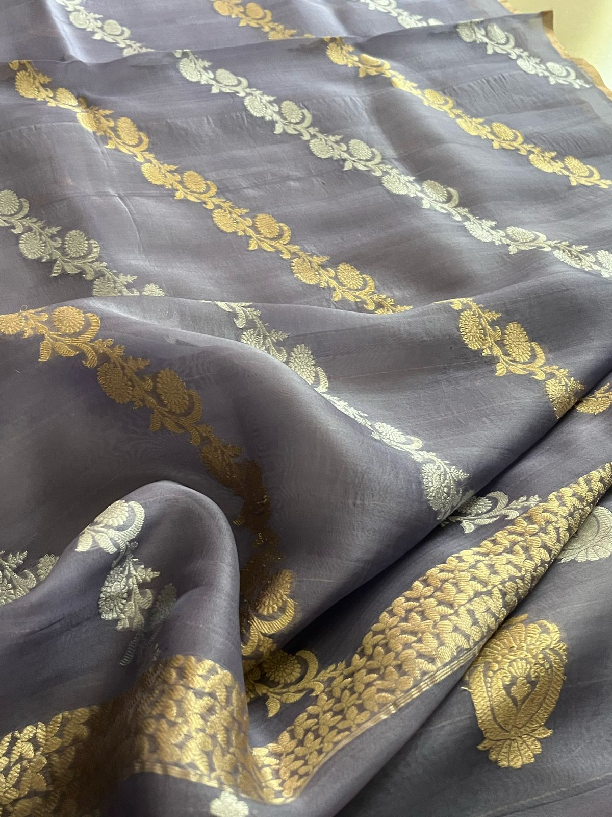 Kora Banarasi Pure Organza Handwoven Silk Saree with Sona Roopa Kadwa Buttis - Periwinkle