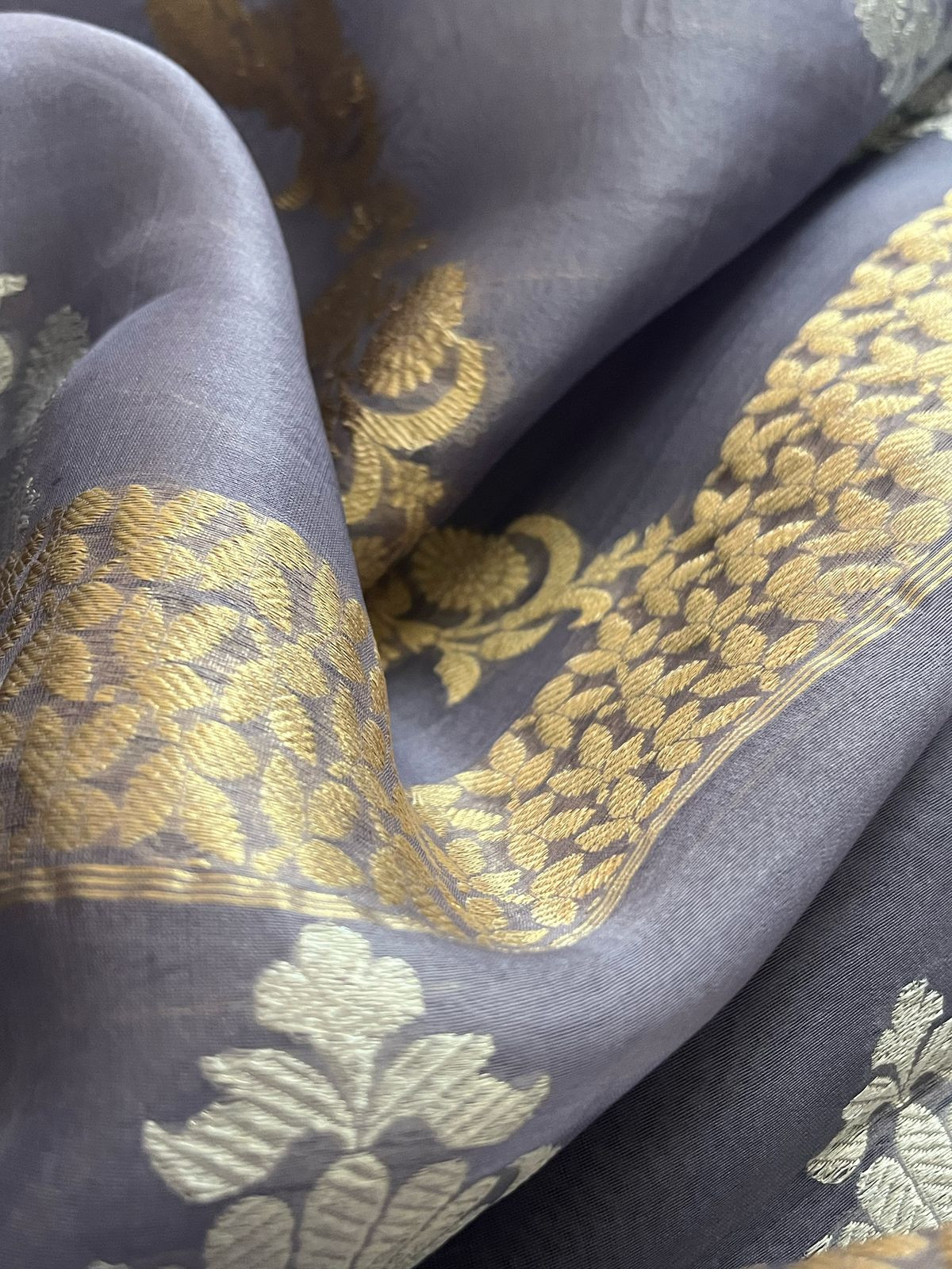 Kora Banarasi Pure Organza Handwoven Silk Saree with Sona Roopa Kadwa Buttis - Periwinkle