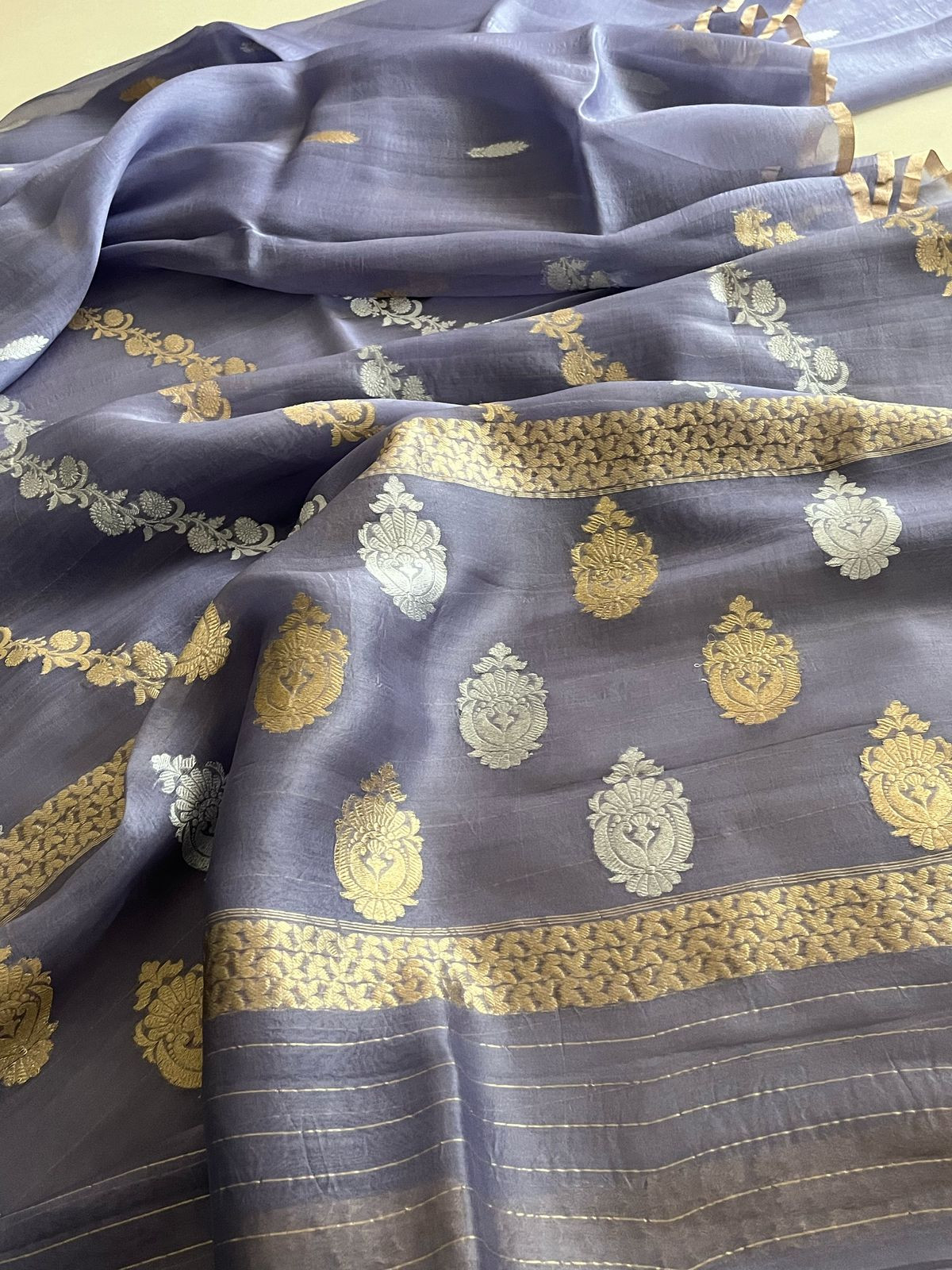 Kora Banarasi Pure Organza Handwoven Silk Saree with Sona Roopa Kadwa Buttis - Periwinkle