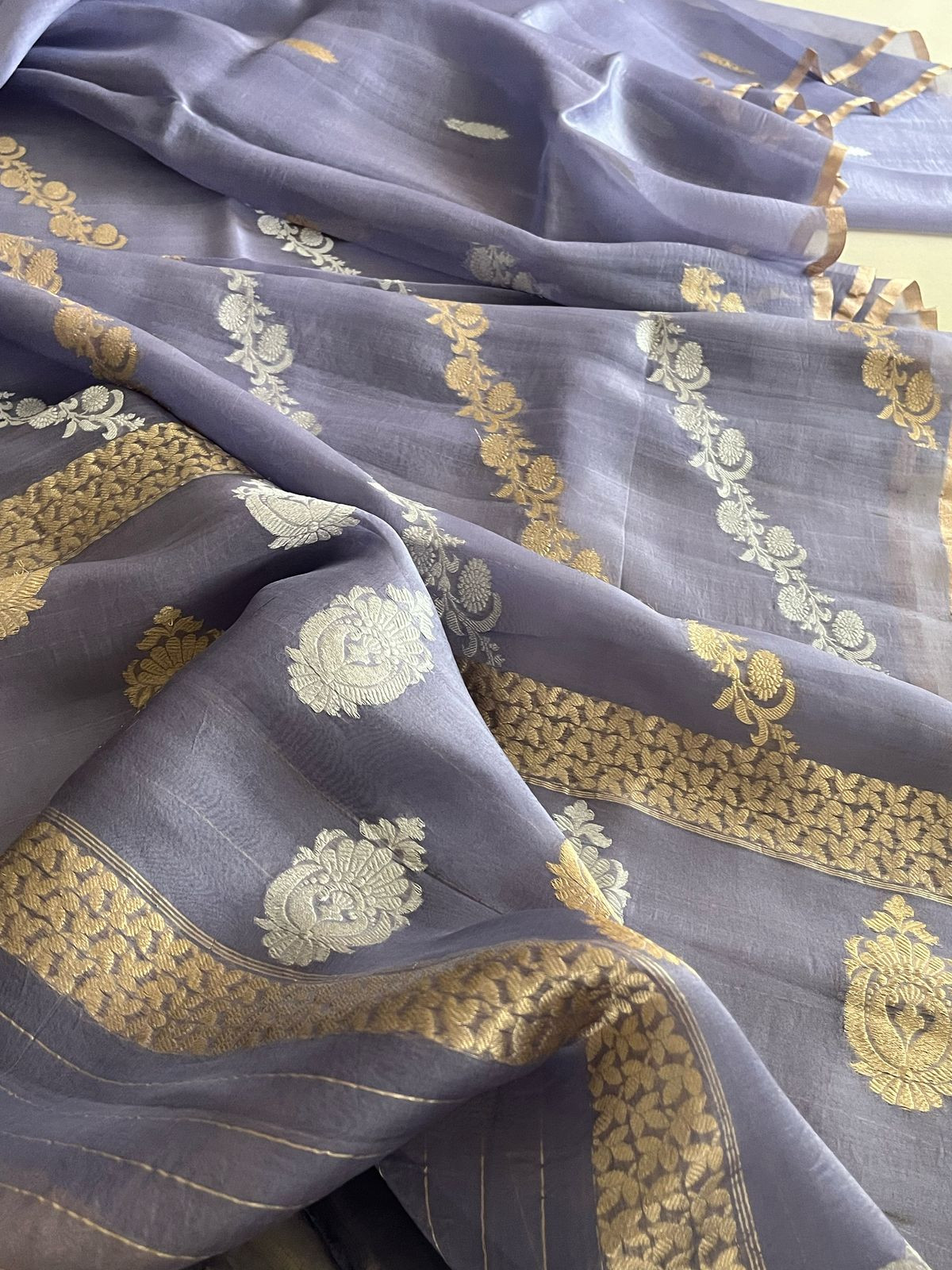 Kora Banarasi Pure Organza Handwoven Silk Saree with Sona Roopa Kadwa Buttis - Periwinkle