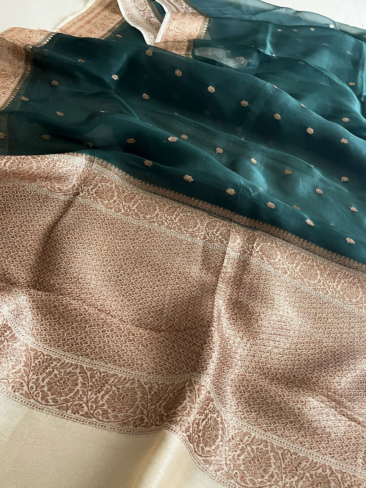 Kora Banarasi Pure Organza Handwoven Silk Saree With Kadwa Buttis - Jade Green